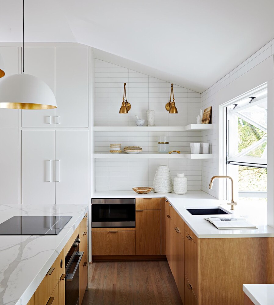 White and wood modern kitchen
